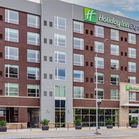 Holiday Inn Express & Suites - Lincoln Downtown By Ihg Εξωτερικό φωτογραφία