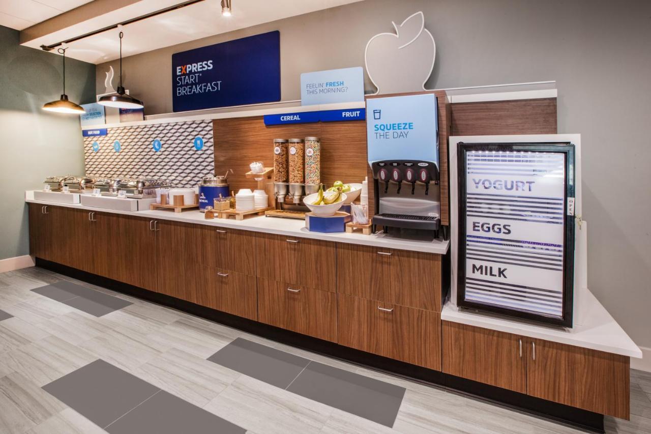Holiday Inn Express & Suites - Lincoln Downtown By Ihg Εξωτερικό φωτογραφία
