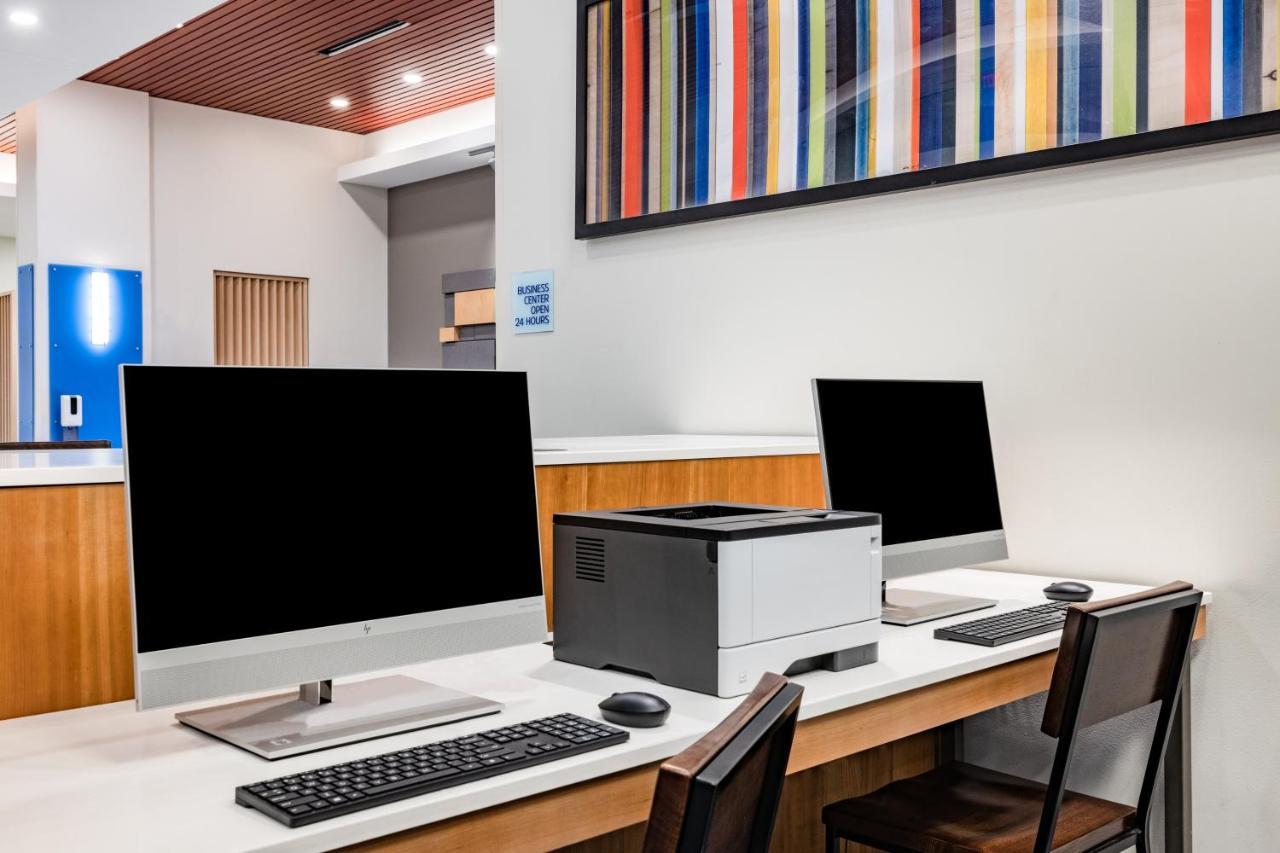 Holiday Inn Express & Suites - Lincoln Downtown By Ihg Εξωτερικό φωτογραφία