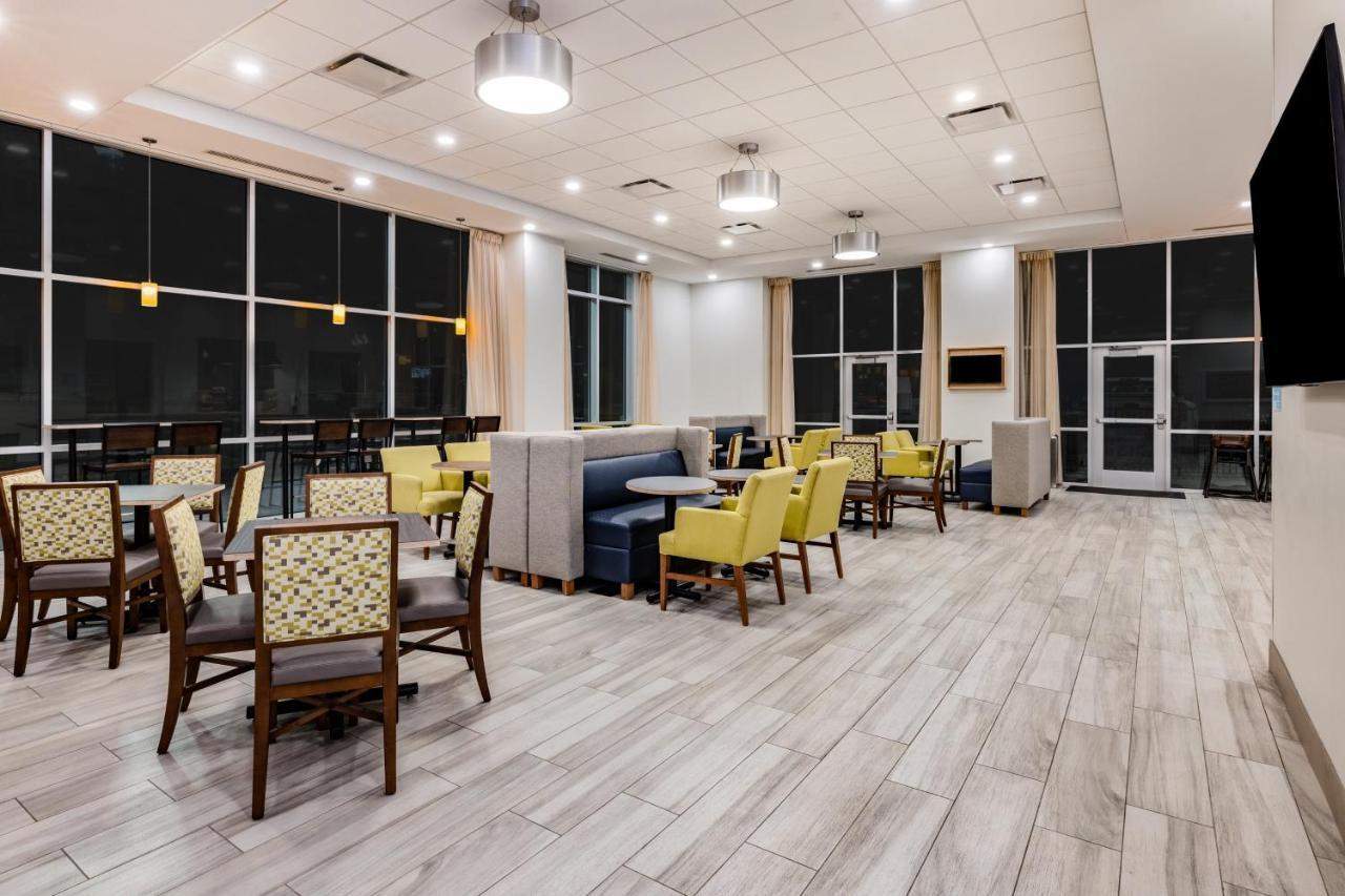 Holiday Inn Express & Suites - Lincoln Downtown By Ihg Εξωτερικό φωτογραφία